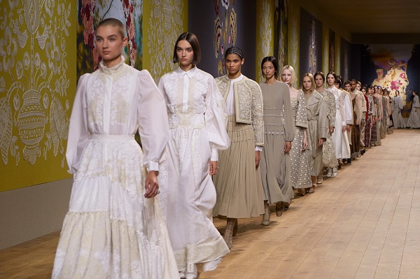 7 Highlights dari Pekan Haute Couture Fall 2022