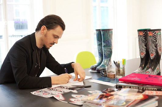 Matthew Williamson Fokuskan Brand Secara Daring