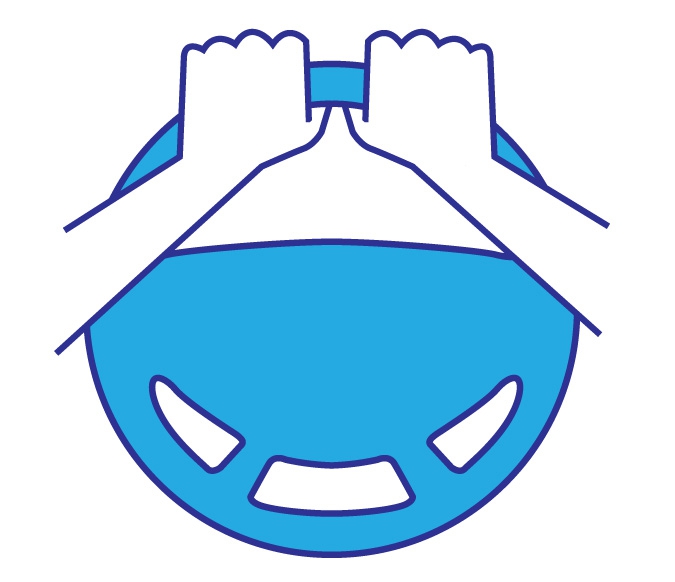 Dia Duduk Dengan Kaki Terangkat, Badan Sedikit Membungkuk, dan Kedua Tangan Berada Di Sisi Atas Setir