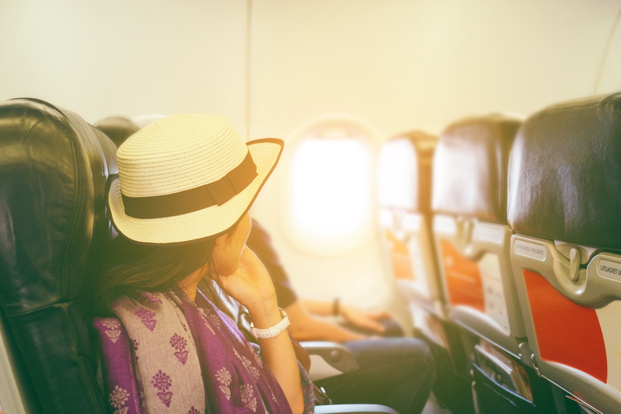 Tips Agar Tak Bosan di Pesawat Saat Perjalanan Panjang 