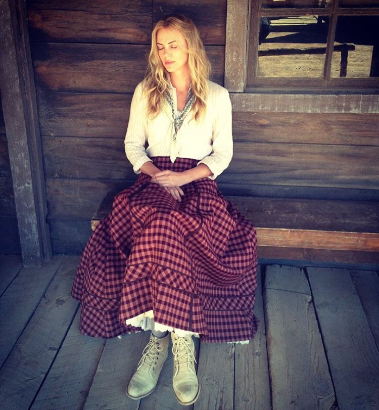 Charlize Theron Buka Suara Tentang Hubungannya Dengan Sean Penn yang Gagal