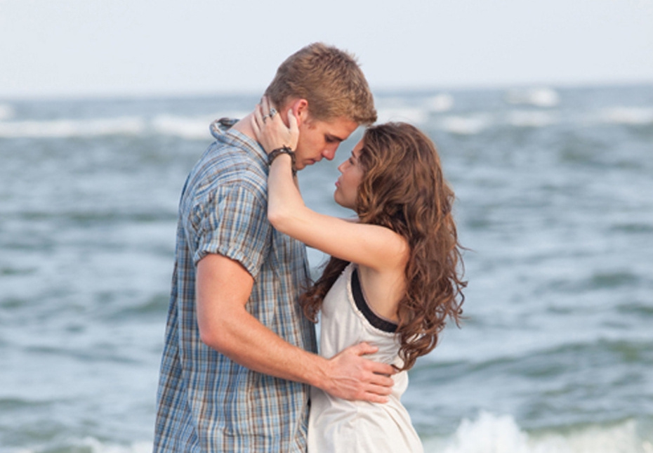 Miley Cyrus dan Liam Hemsworth Kembali Bertunangan?