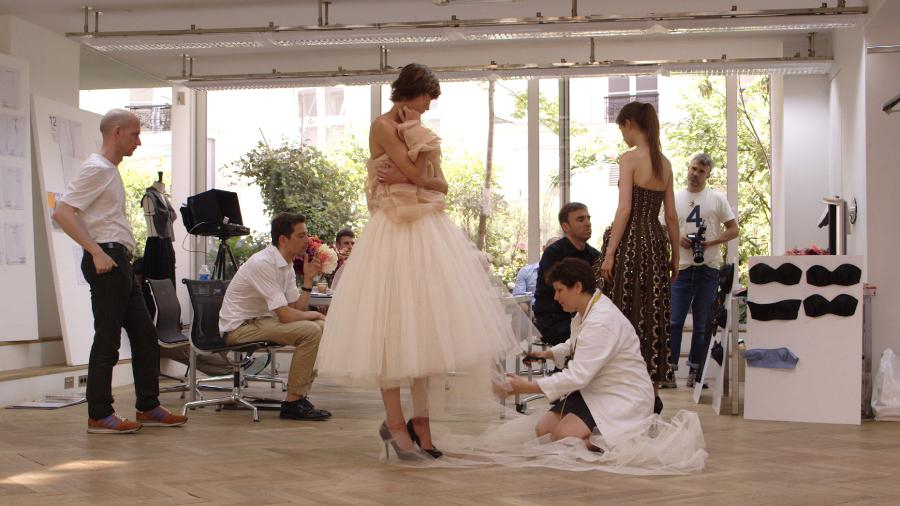 Raf Simons dalam Film Dokumenter Dior and I 