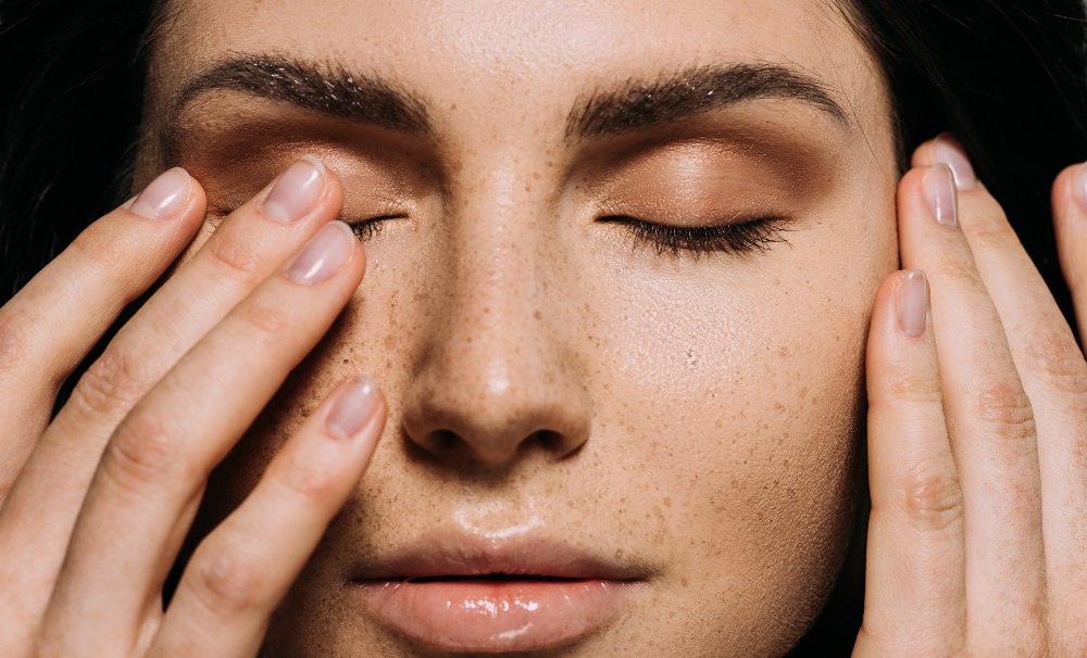 Rekomendasi Serum untuk Hilangkan Flek pada Wajah