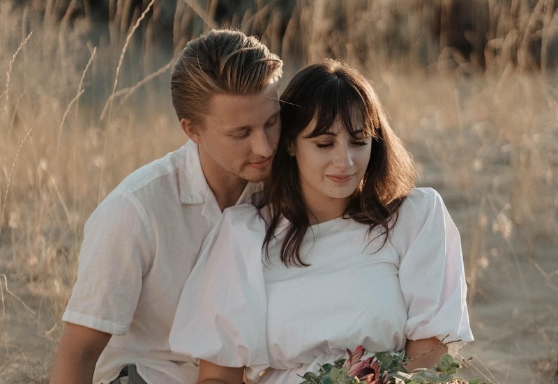 12 Tanda Hubunganmu Makin Serius dengan Si Dia!