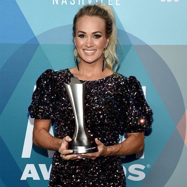 Menang Penghargaan, Carrie Underwood Pakai Anting Indonesia