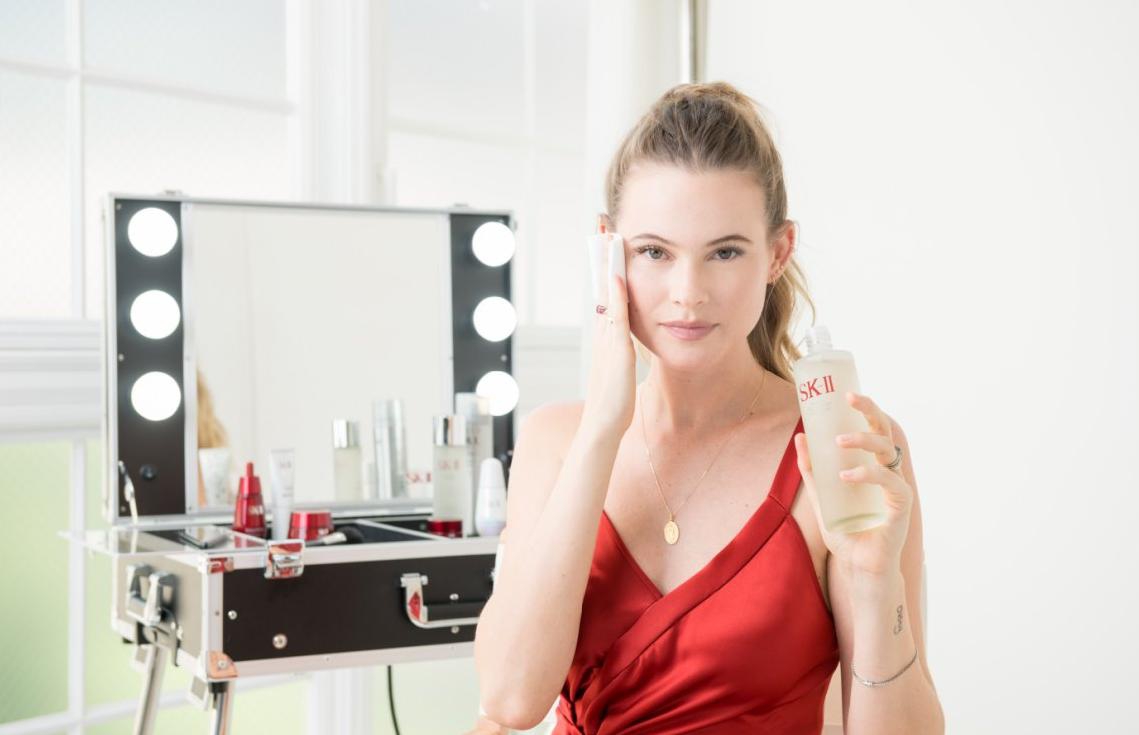 Rahasia Cantik Behati Prinsloo Levine