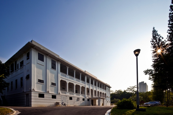 Kecantikan Sebuah Barak Militer