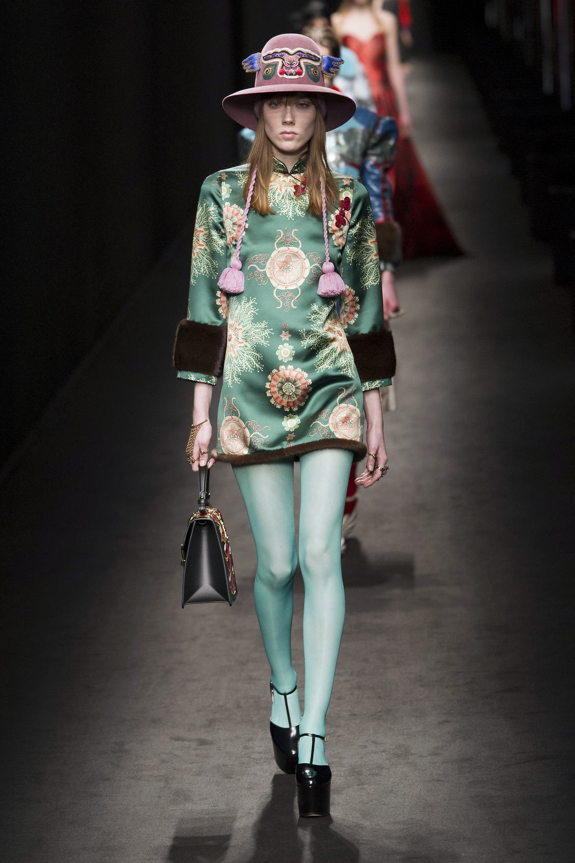 6 Produk Fashion untuk Kreasikan Gaya Saat Imlek