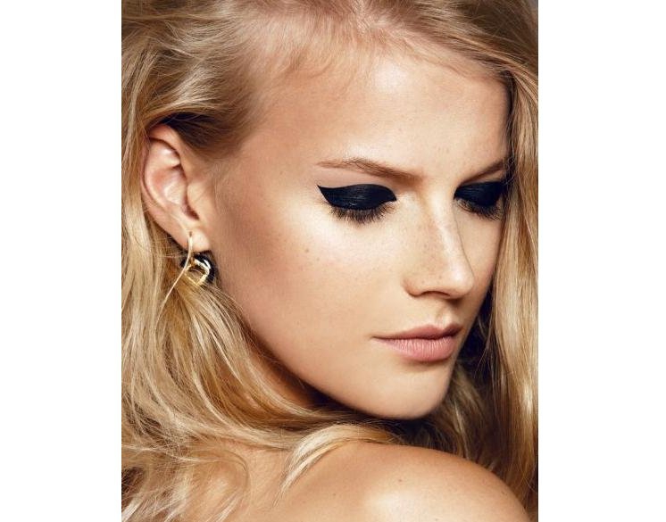 Alasan Eyeliner Wardah jadi Favorit Editor Cosmo!