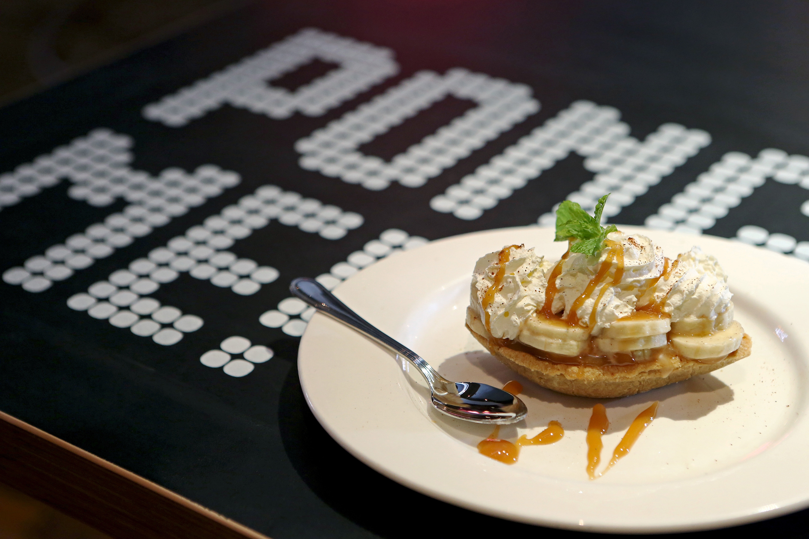 Serunya Ping Pong sambil Hang Out