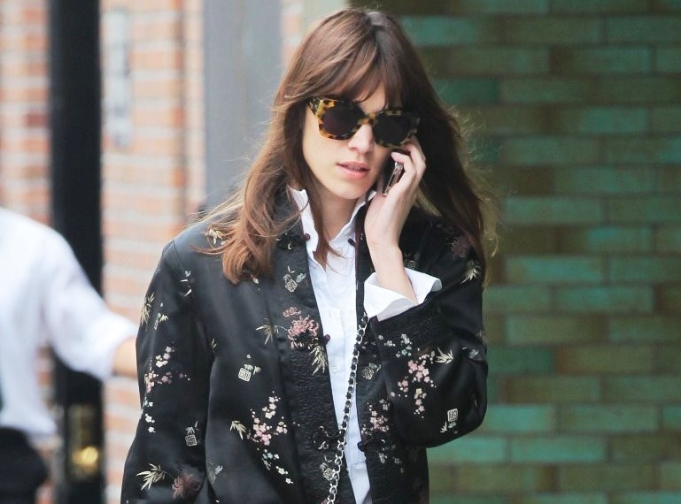 5 Benda di Sekitar Anda yang Dapat Memancing Jerawat