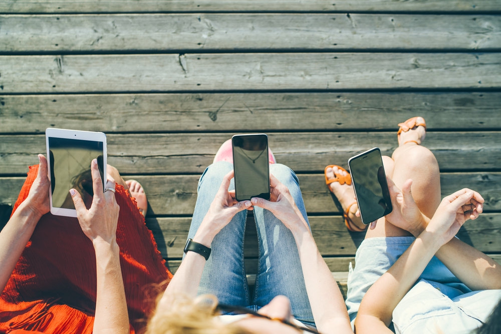 5 Cara Efektif Jaga Handphone Tetap Bersih