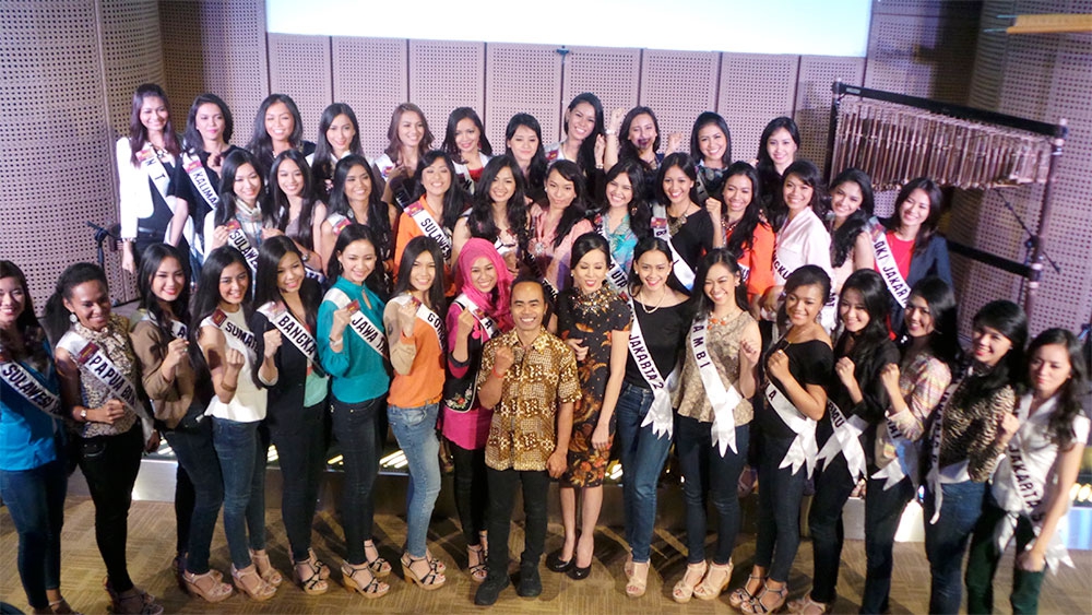 Finalis Puteri Indonesia Membatik dan Menari di GIK