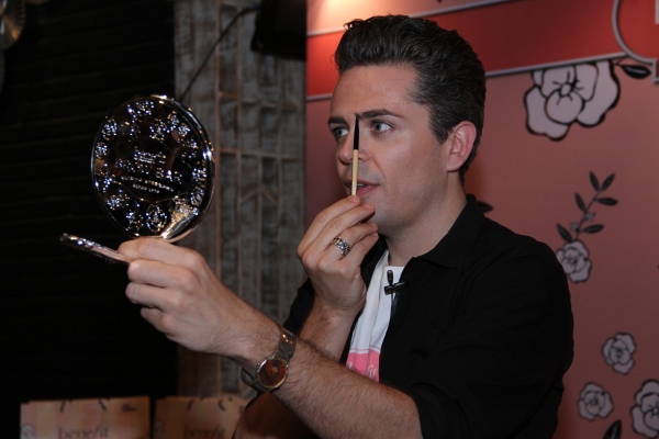 Membentuk Alis Sempurna Bersama Benefit Cosmetics