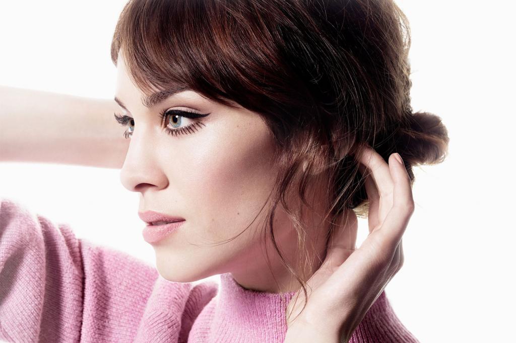Lini Maskara dan Eyeliner Alexa Chung