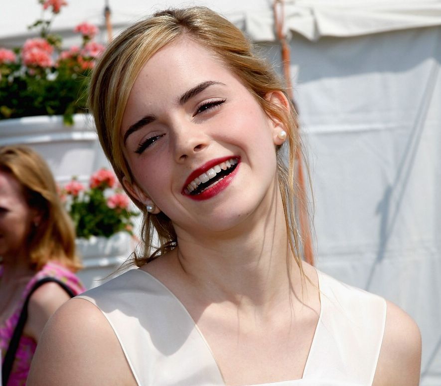 3 Penyebab Lipstik Menempel di Gigi Anda dan Solusinya