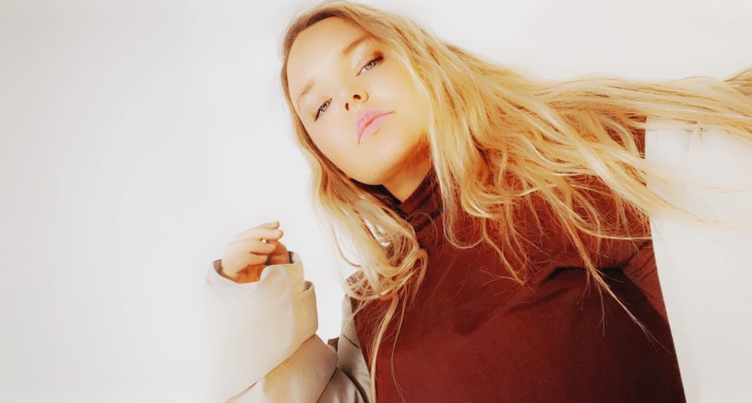 Tones And I Ceritakan Toxic Relationship Lewat Lagu “Eyes Don’t Lie”