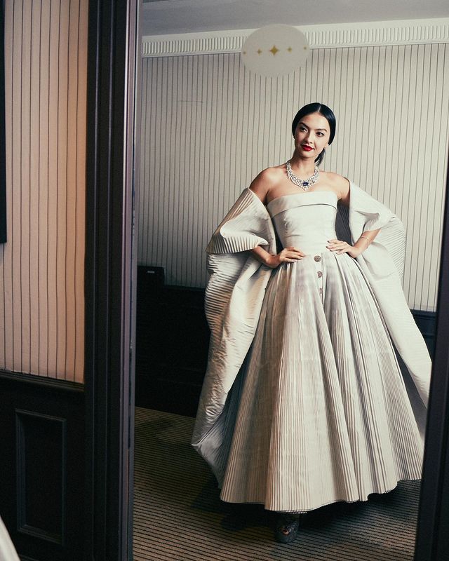 Simak Detail Gaya Glamor Raline Shah di Festival Film Cannes 2022