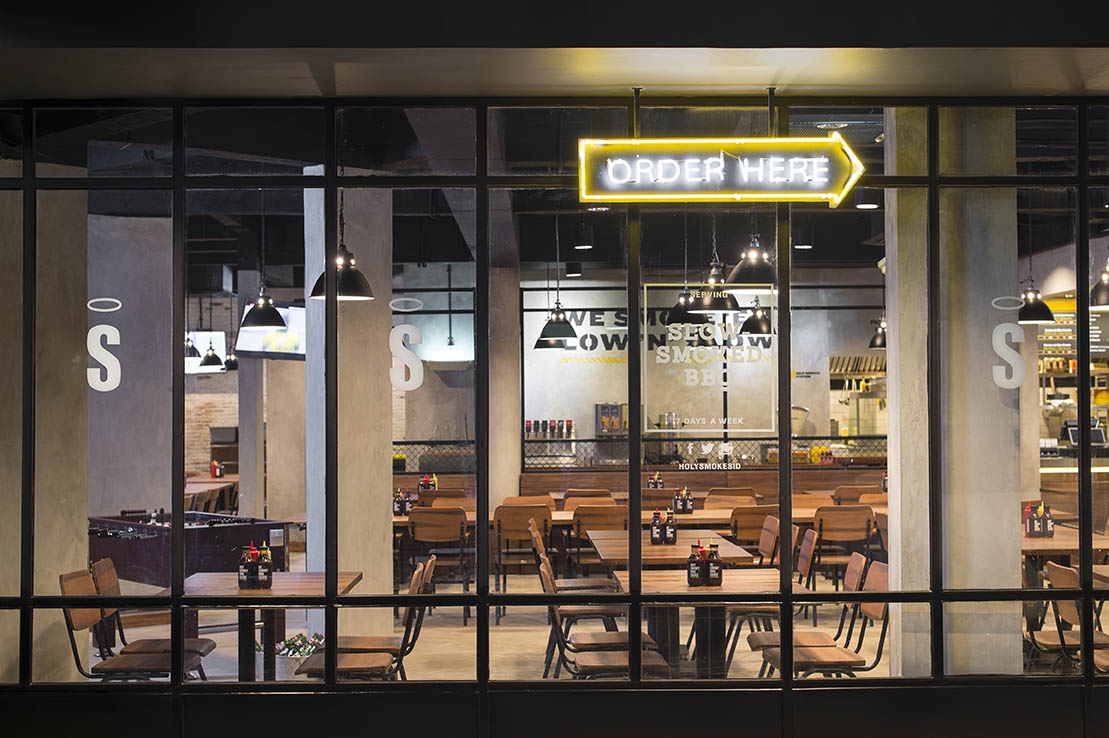 Lezatnya Daging Asap Gaya Texas di Holy Smokes