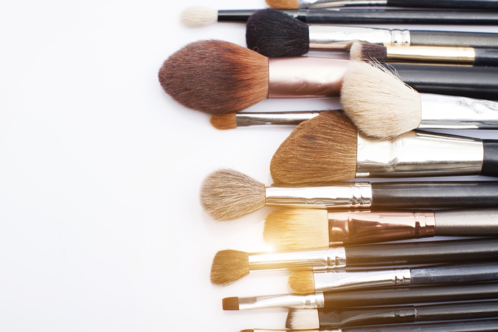 5 Tanda Kapan Saatnya Ganti Kuas Makeup