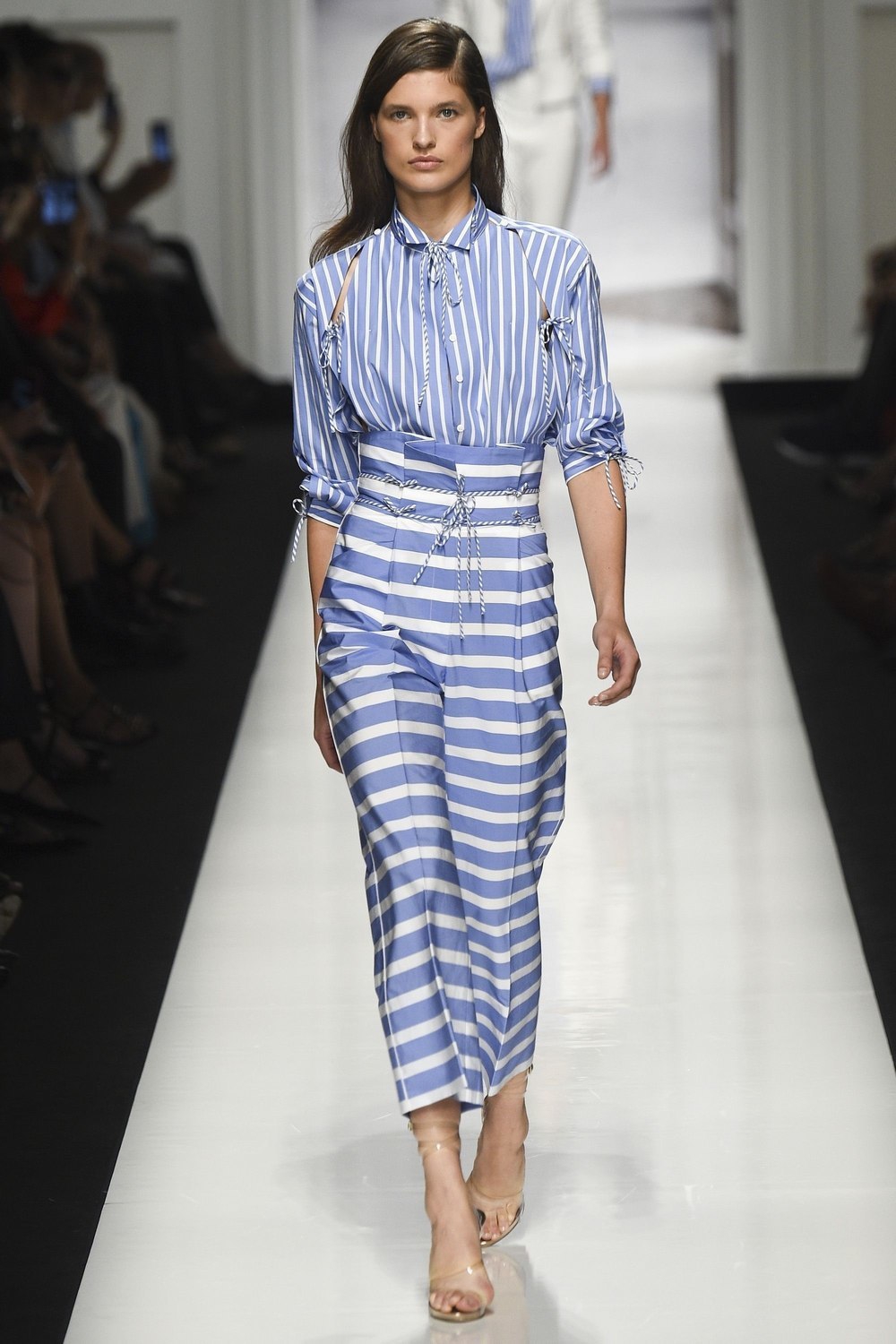 Semakin Terlihat Stylish Dengan Motif Pinstripes