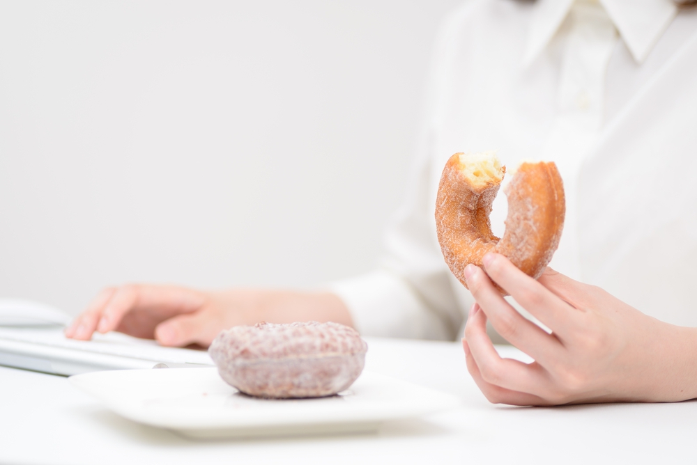 Berat Badan Anda Naik Sejak Bekerja? Ini 10 Penyebabnya