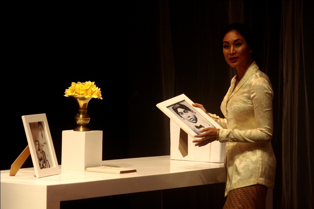 Monolog Inggit: Inspirasi dari Wanita yang Dikecilkan Perannya