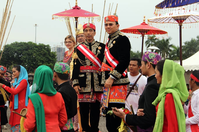 Hobi Sebar Kartu Nama