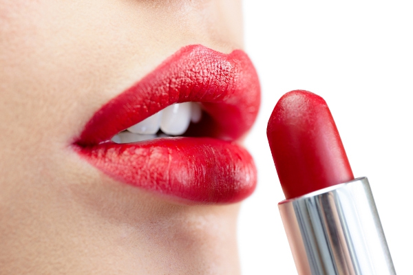 7. Lipstik Merah