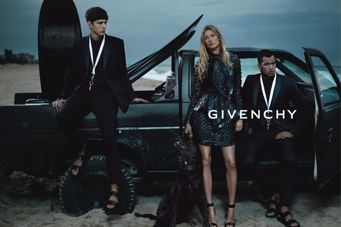 Siapakah Wajah Baru untuk Iklan Givenchy?