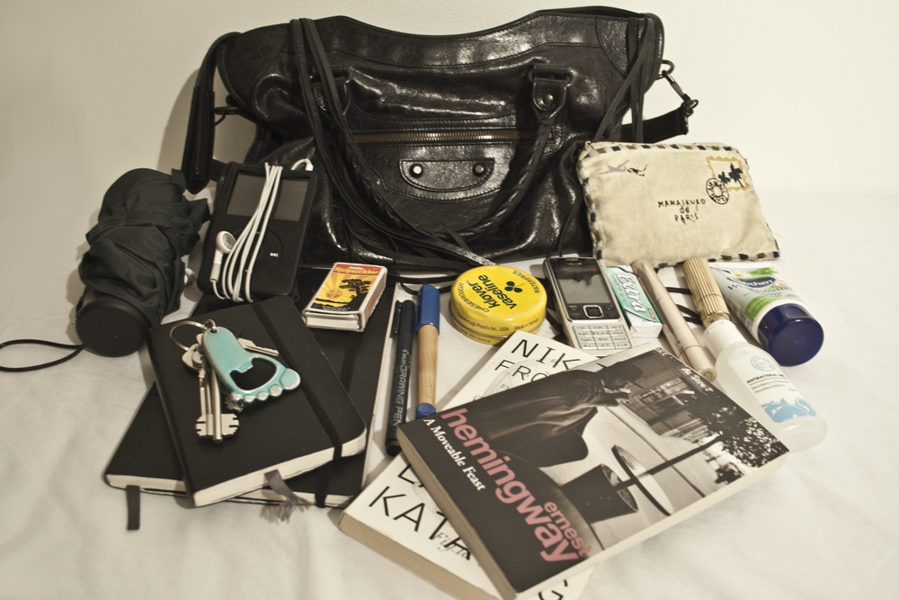 5 Benda yang Jangan Lupa Dibawa Dalam Tas