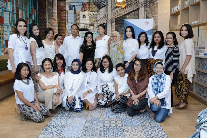 Berkreasi Dengan Kain Nusantara