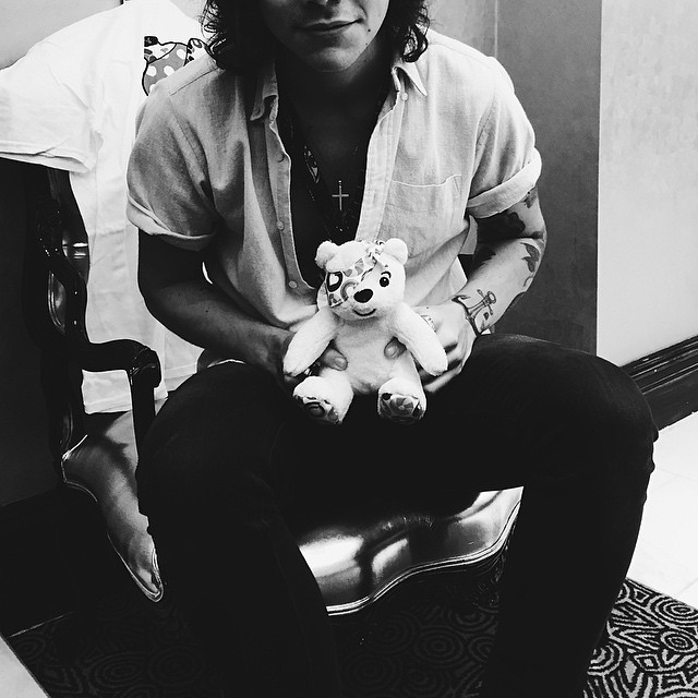 Harry Styles Tanda Tangan Kontrak dengan Columbia