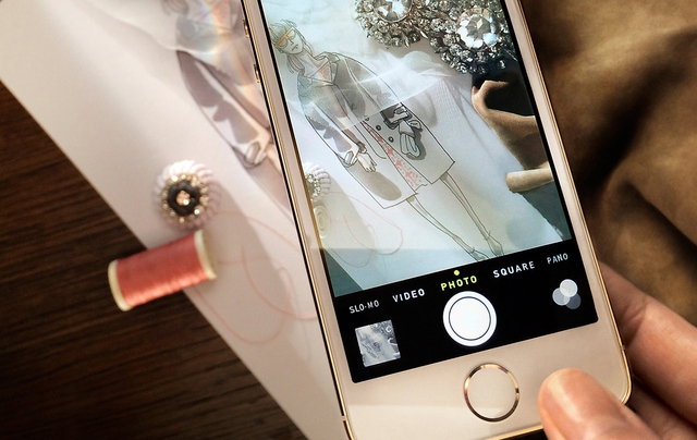 Dua Brand Ternama, Burberry & Apple Langsungkan Kerjasama