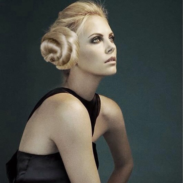 Charlize Theron Akhiri Pertunangan dengan Sean Penn