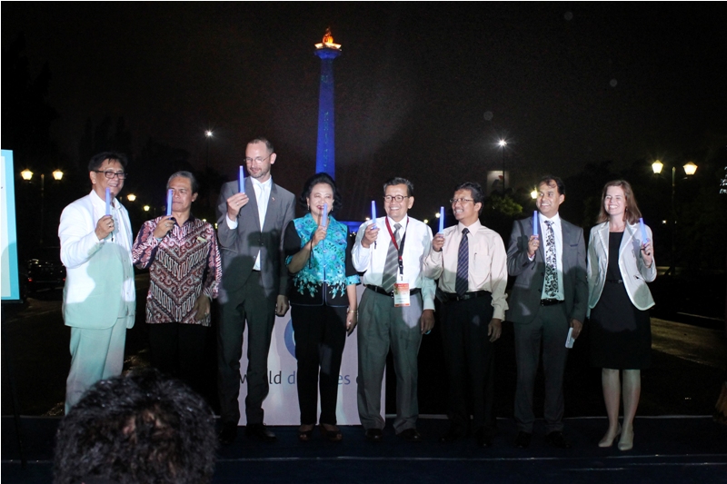 Peringati Diabetes Sedunia, Monas Membiru