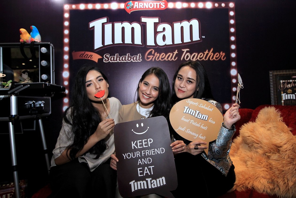 Enjoy the Best Moment with Your Besties