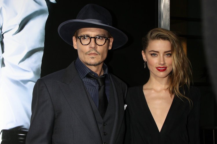 Amber Heard Menggugat Cerai Johnny Depp
