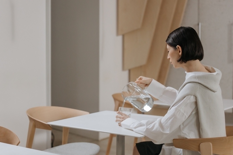 6 Tanda Kamu Butuh Lebih Banyak Minum Air!