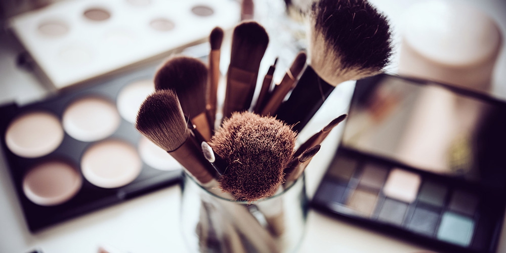 Cara Terbaik Untuk Mendisinfeksi Produk Dan Alat Rias Kamu