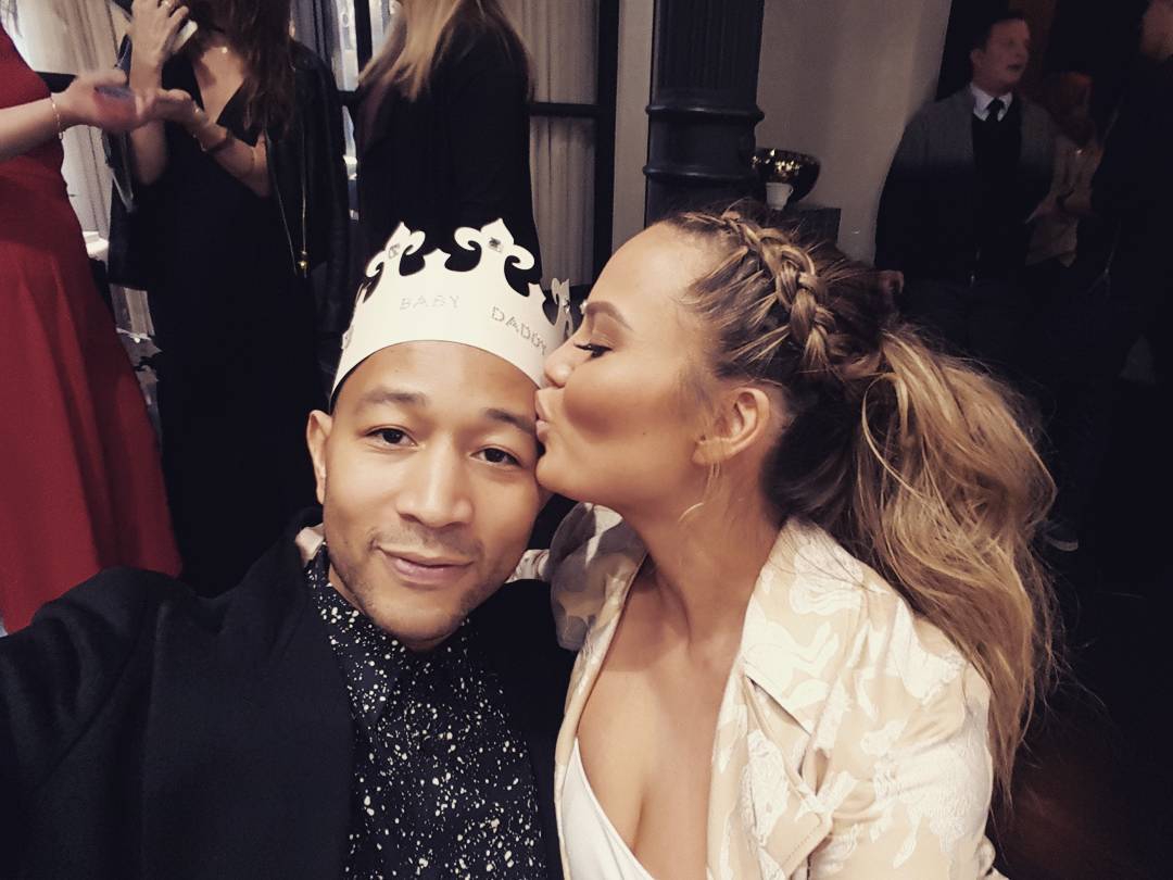 Chrissy Teigen dan John Legend Sambut Kelahiran Putri Pertamanya