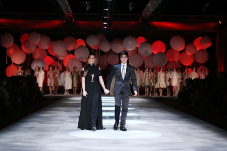 Kolesi Moon Dance dari Sebastian Gunawan