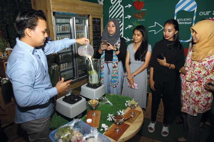 Smoothie dan Ice Cream Kreasi Sendiri Bersama Mylkinc