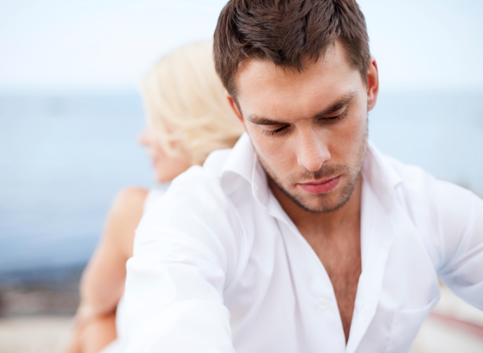 Alasan Pria Sembunyikan Emosi 