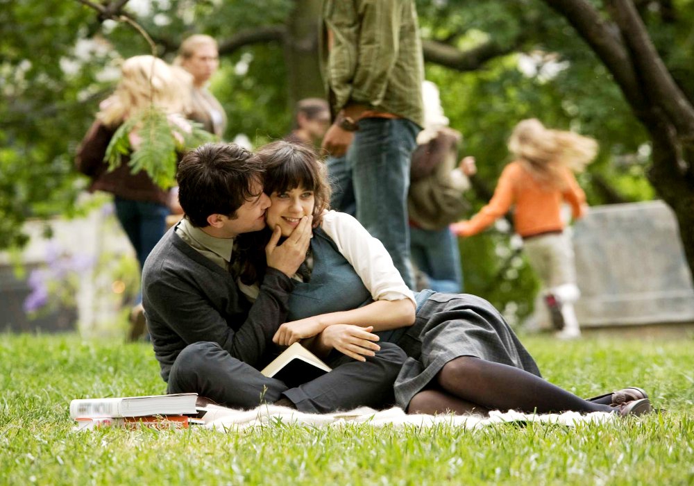 Hal Aneh yang Wanita Lakukan, Tapi Disukai Pria! 