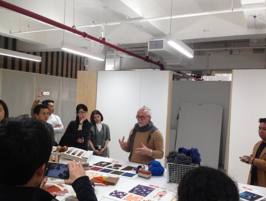 Psst... Cosmo Berhasil Mendatangi Lokasi Rahasia Uniqlo