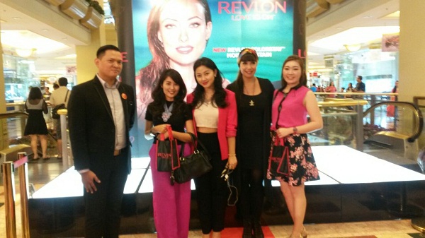 Berbagi Kecantikan Bersama Revlon