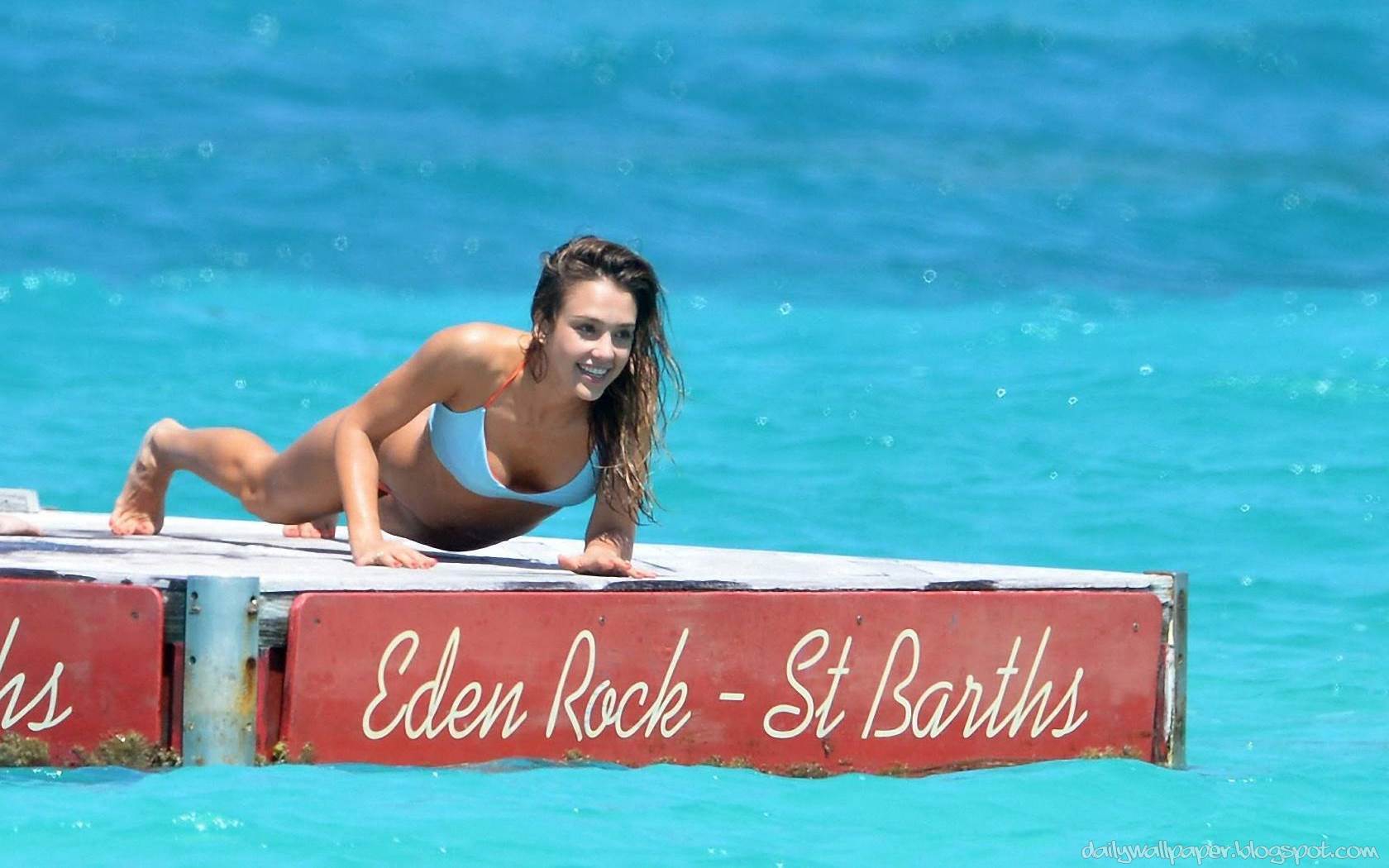 Beauty Q&A: Merawat Rambut Saat Berenang