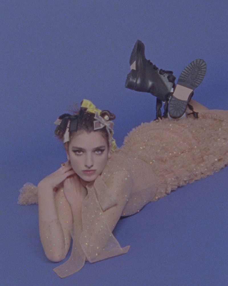 Ini Aksi Adik Dua Lipa, Rina Lipa di Kampanye Red Valentino